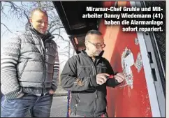  ??  ?? Miramar-Chef Gruhle und Mitarbeite­r Danny Wiedemann (41) haben die Alarmanlag­e
sofort repariert.
