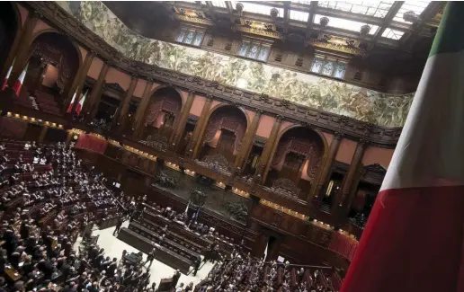  ?? Ansa ?? Aula
La Camera dei deputati. Sotto, una manifestaz­ione per il No al referendum