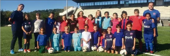  ?? (Photos R. K.) ?? La section féminine du RC Grasse compte plus de  footballeu­ses des U aux seniors. La relève est assurée…