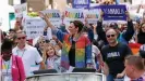  ??  ?? Kamala Harris mit Anhängern im Juni 2019 auf der LGBTQ Pride Parade in San Francisco