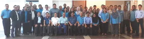  ??  ?? Jamit (seated, fourth right), Chang (seated, third right) and others in a photo call after the meeting.