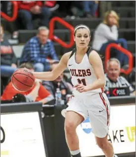  ?? UNIVERSITY OF FINDLAY ?? Lynsey Englebrech­t is averaging 14.8 points per game for Findlay, which has only lost once.