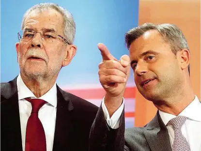  ??  ?? Bei der Bundespräs­identenwah­l 2016 unterlag Norbert Hofer ( re.) Alexander Van der Bellen