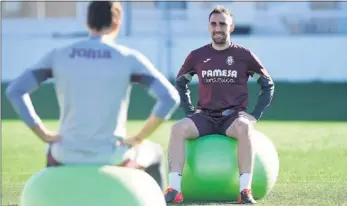  ??  ?? Paco Alcácer, ejercitánd­ose en la Ciudad Deportiva del Villarreal.