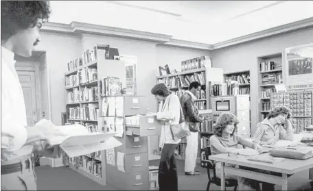  ?? Photograph­s from AFI ?? AFI FELLOWS, including Edward Zwick, left, conduct research in the library in 1976, when the AFI was based at Greystone Mansion.
