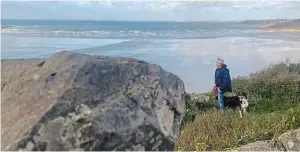  ?? | PHOTO : OUEST-FRANCE ?? Le Grand-Rocher est classé site naturel depuis 1936. La légende raconte que saint Efflam y a fait fuir le dragon.