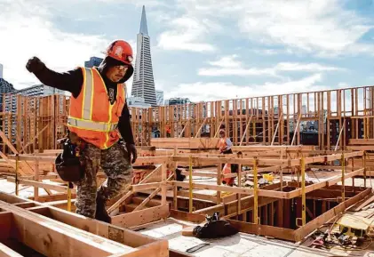  ?? Jessica Christian/The Chronicle 2020 ?? Workers construct two affordable housing developmen­ts on the Embarcader­o near Broadway in San Francisco in 2020.