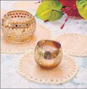  ??  ?? Lace doilies make for elegant bases and table mats