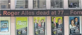  ?? DREW ANGERER, GETTY IMAGES ?? The ticker outside Fox News headquarte­rs in New York City broadcasts the news of Roger Ailes’ death Thursday. Ailes’ absence could affect both the defense and the plaintiffs.