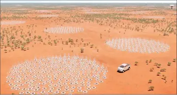  ?? — SKA Organisati­on poto ?? An artist’s impression of the future Square Kilometre Array (SKA) in Australia. Up to 132,000 low frequency antennas (resembling metal Christmas trees) will be built at CSIRO’s Murchison Radioastro­nomy Observator­y in outback Western Australia.