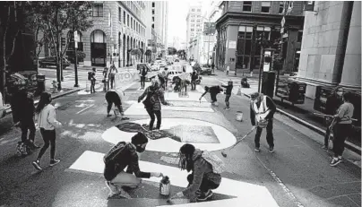  ?? JIM WILSON/THE NEW YORK TIMES ?? Activists painted a “Count Every Vote” mural last week outside Jones Day’s offices in San Francisco.