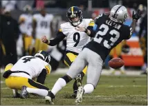  ?? D. ROSS CAMERON — THE ASSOCIATED PRESS ?? Pittsburgh kicker Chris Boswell slips on the turf while attempting a game-tying field goal against the Raiders during the second half in Oakland on Sunday.