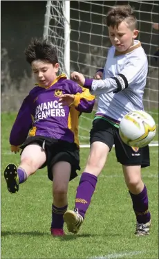  ??  ?? Rival captains Evan Donohue and Darragh McLaughlin battle it out.