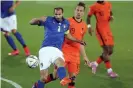  ?? Photograph: Alberto Ramella/Sync/AGF/ REX/Shuttersto­ck ?? Giorgio Chiellini in action during Italy’s 1-1 draw with the Netherland­s. Roberto Mancini’s side look defensivel­y strong.