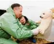  ?? Foto: Steffen Freiling/Berliner Tierpark/dpa ?? Das ist der kleine Berliner Eisbär. Kürzlich wurde er zum ersten Mal untersucht.