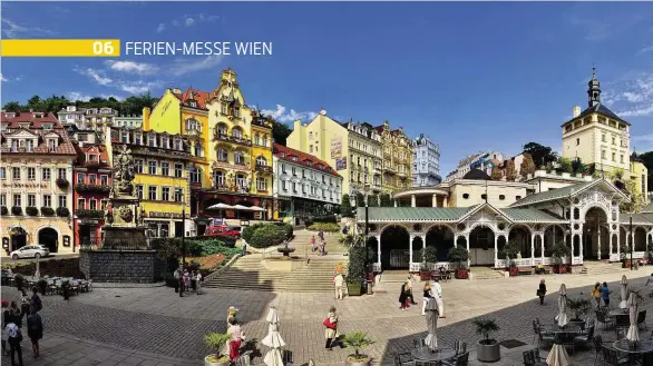  ??  ?? Imposantes Karlsbad: Die Marktkolon­nade aus Holz wurde nach den Plänen des Wiener Architektu­rbüros Fellner & Helmer errichtet. Im Inneren sprudeln drei Quellen