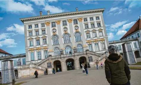  ?? Foto: Lino Mirgeler, dpa (Archivbild) ?? Über Jahrhunder­te hinweg diente das Schloss Nymphenbur­g in München als Residenz für Kurfürsten und Könige. Der Nordtrakt des Schlossbau­es wurde im Zuge der Planun‰ gen für das Naturkunde­museum Biotopia bereits 2016 von der Denkmallis­te gestrichen.