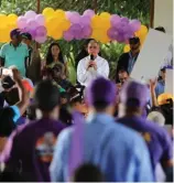  ?? FE ?? Danilo Medina se reunió con campesinos que benefició con visita sorpresa.