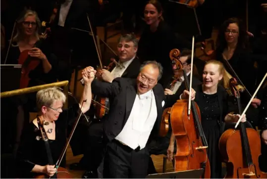  ?? Julie Goetz ?? Yo-Yo Ma celebrates with Pittsburgh Symphony Orchestra cellists during a performanc­e Wednesday at Heinz Hall.