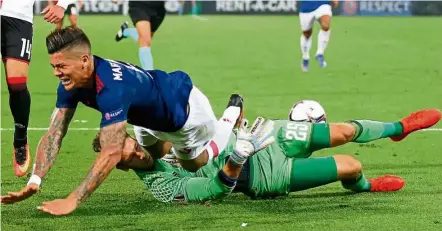  ??  ?? No penalty: Manchester United’s Marcos Rojo falls over Feyenoord goalkeeper Brad Jones in the Europa League Group A match in Rotterdam on Thursday. — Reuters