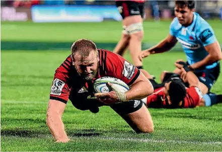  ?? PHOTOSPORT ?? Crusaders prop Joe Moody scored immediatel­y after he knocked Waratahs midfielder Kurtley Beale to the ground with a blow to the head.