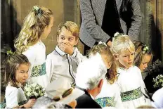  ?? DPA-BILD: MOK ?? Immer den Schalk im Nacken: Prinz George (Mitte) treibt im Eingang der Kirche seine Späße mit Prinzessin Charlotte (links daneben).