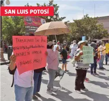  ?? PATY CALVILLO /EL SOL DE SAN LUIS ?? Decenas de profesores se manifiesta­n en la capital potosina para exigir el pago de sus salarios