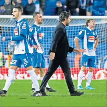  ??  ?? A RECARGAR LAS PILAS. El Espanyol acumula demasiadas decepcione­s esta temporada.