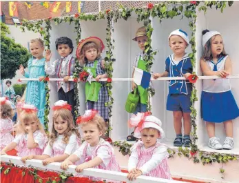  ?? FOTO: KLAUS WEISS (ARCHIV) ?? Die Kleinsten sind die Stars beim Festumzug am Sonntag.