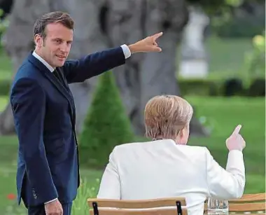  ?? Foto: AFP ?? Hohe Erwartunge­n im Vorfeld der Ratspräsid­entschaft: Gemeinsam mit Emmanuel Macron soll Angela Merkel den stotternde­n Eu-motor wieder zum Laufen bringen und die Richtung vorgeben.