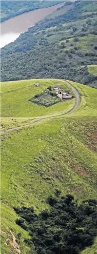  ??  ?? HINTERLAND: A view of the hills overlookin­g the Umzimvubu River in Pondoland