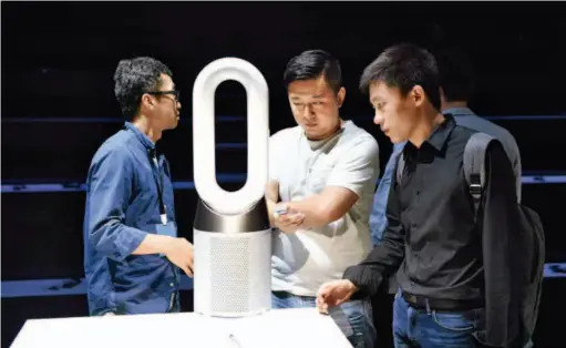  ??  ?? September 12, 2018: Consumers look at a new product by Dyson, a renowned British home appliance technology company, in Beijing. At present, the quality of Chinese people’s spending is improving, shifting from low-medium to medium-high- end consumptio­n. IC