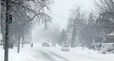  ?? ALISON LANGLEY/NIAGARA FALLS REVIEW ?? Traffic was light in Niagara Falls on Tuesday due to the snowstorm.