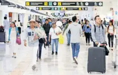  ??  ?? El próximo mes, la Administra­ción General de Aduanas espera implementa­r la revisión con rayos X en la Terminal 1 del aeropuerto capitalino.