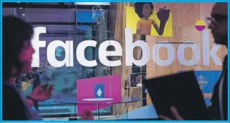  ??  ?? Facebook ofrece varias configurac­iones para que los usuarios aumenten los niveles de seguridad de sus perfiles