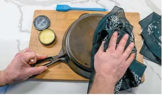  ?? Tribune News Service ?? Chris Wing demonstrat­es how to season a cast-iron pan in the kitchen of his home in New Jersey.