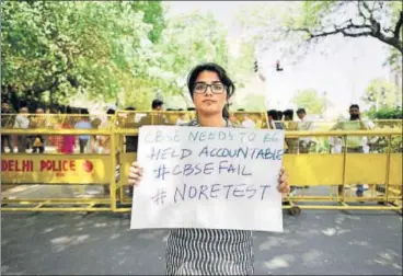  ?? ANUSHREE FADNAVIS / HT PHOTO ?? A student protests near Jantar Mantar on Thursday. Shubham Rao @Raoshubham­2000 Aatmik Mundra @444Aatmik