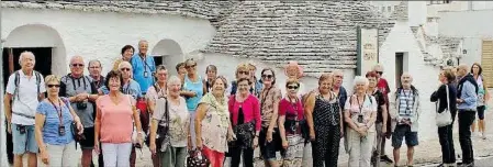  ??  ?? Nos visiteurs à Alberobell­o.