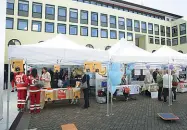  ??  ?? Passione La Fiera del volontaria­to che si è tenuta ieri nel piazzale del Centro pastorale bolzanino