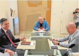  ?? POOL ?? Pedro Sánchez, en un encuentro con Unai Sordo y Pepe Álvarez