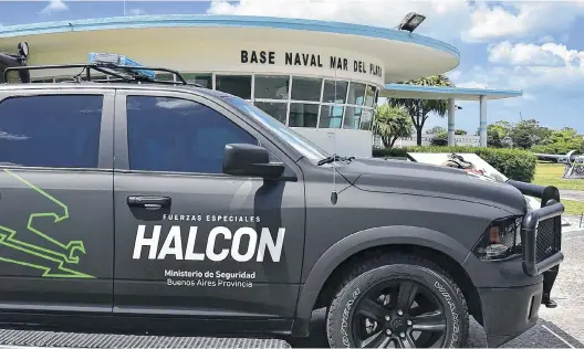  ??  ?? Las fuerzas especiales allanaron ayer las dependenci­as de la Base Naval Mar del Plata. Investigan si hubo falencias antes de que el submarino zarpara.