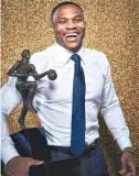  ??  ?? Westbrook e seu troféu de MVP