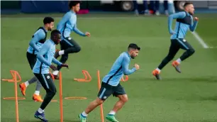  ?? Reuters ?? Manchester City’s players during a training session ahead of EPL match against Tottenham. —