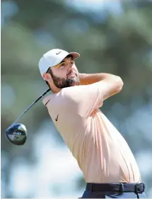  ?? AFP-Yonhap ?? Scottie Scheffler plays his shot from the third tee during the final round of the 2024 Masters Tournament at Augusta National Golf Club in Augusta, Ga., April 14.