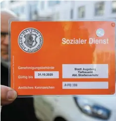  ?? Foto: Michael Hochgemuth ?? Die Gebühren für die Parkauswei­se von Handwerker­n und Pflegedien­sten wurden von der Stadt von 40 Euro im Jahr auf 150 Euro erhöht.