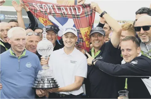  ?? PICTURE: ROSS KINNAIRD/GETTY IMAGES ?? 0 Russell Knox is surrounded by fans as he celebrates his dramatic triumph at Ballyliffi­n