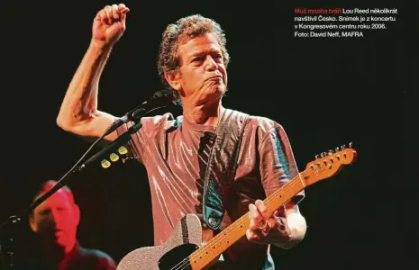  ??  ?? Muž mnoha tváří Lou Reed několikrát navštívil Česko. Snímek je z koncertu v Kongresové­m centru roku 2006. Foto: David Neff, MAFRA