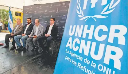  ??  ?? Inauguran. 25 oficinas para atender a las víctimas de desplazami­ento y migración forzada en el país.