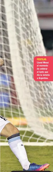  ??  ?? FESTEJO. Lionel Messi al momento de celebrar el tanto que dio la victoria a Argentina.