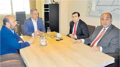  ??  ?? Casa de Chubut. Los gobernador­es Gildo Insfrán, Mariano Arcioni, Gerardo Zamora y Juan Manzur, ayer.